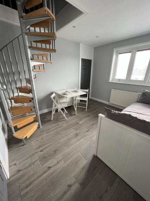 شقة Superb Three Bed Garnant Duplex! المظهر الخارجي الصورة